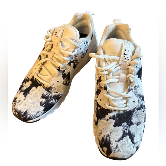 Nike Air Motion Ladies Sz 8 Running Shoes - Picture 1 of 5